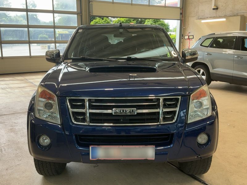 Isuzu D-MAX 2.5 Turbodiesel Double Cab Basis 4WD — zdjęcie 9