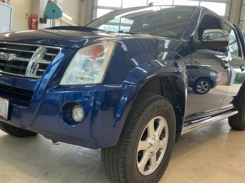 Isuzu D-MAX 2.5 Turbodiesel Double Cab Basis 4WD — zdjęcie 2