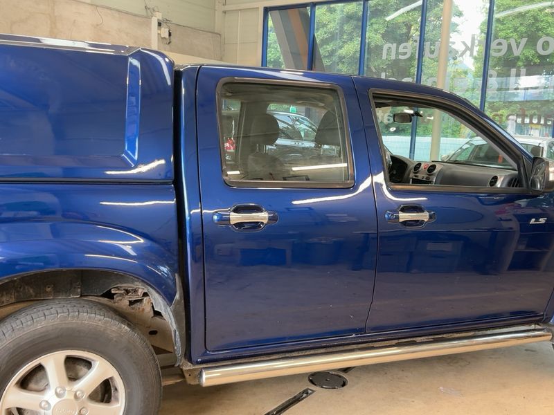 Isuzu D-MAX 2.5 Turbodiesel Double Cab Basis 4WD — zdjęcie 7