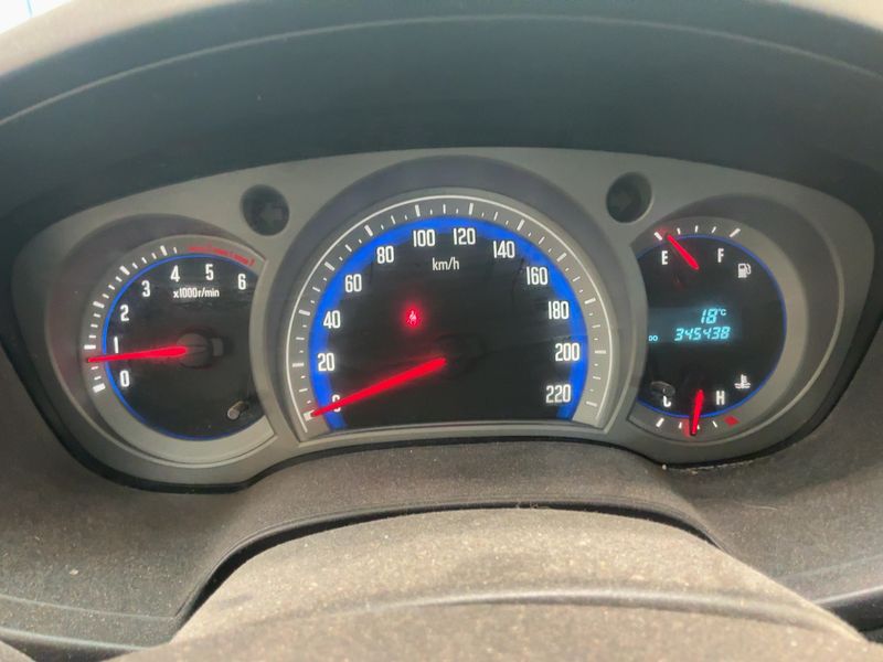Isuzu D-MAX 2.5 Turbodiesel Double Cab Basis 4WD — zdjęcie 13