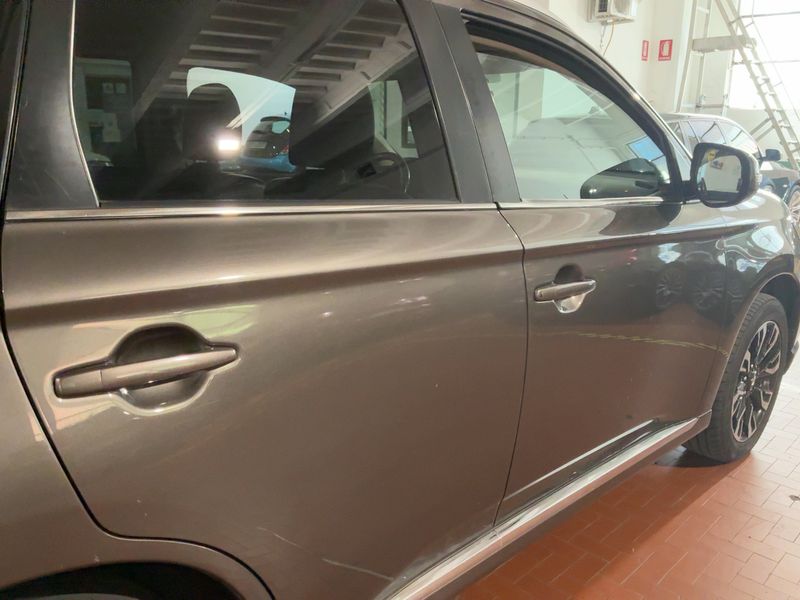 Mitsubishi Outlander 2.0 PHEV Instyle Diamond 4WD 2018 – снимка 10