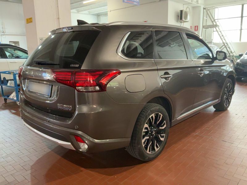 Mitsubishi Outlander 2.0 PHEV Instyle Diamond 4WD 2018 – снимка 8