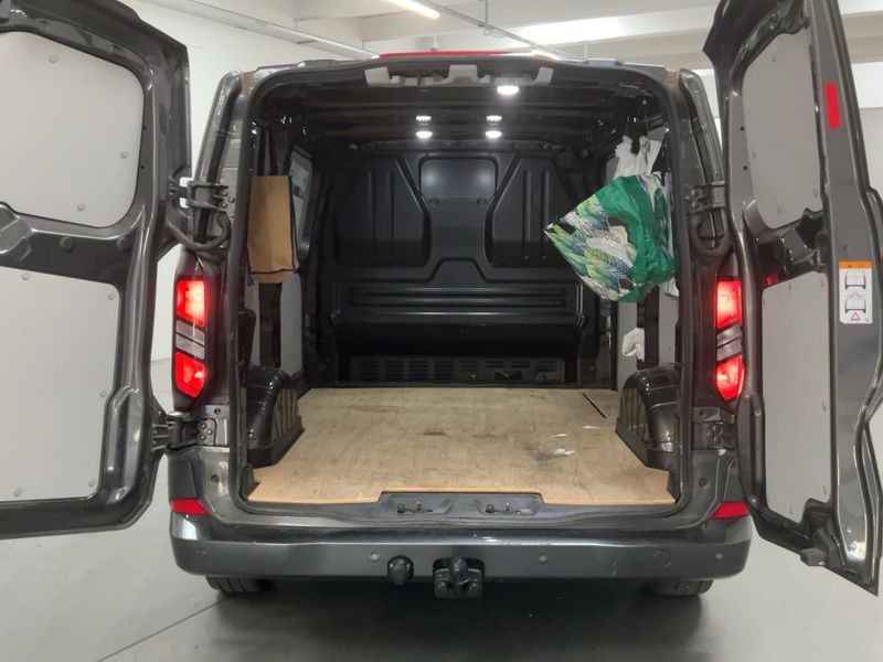 Ford Transit Custom 2.0 TDCi EcoBlue 300 L1 Limited — zdjęcie 10