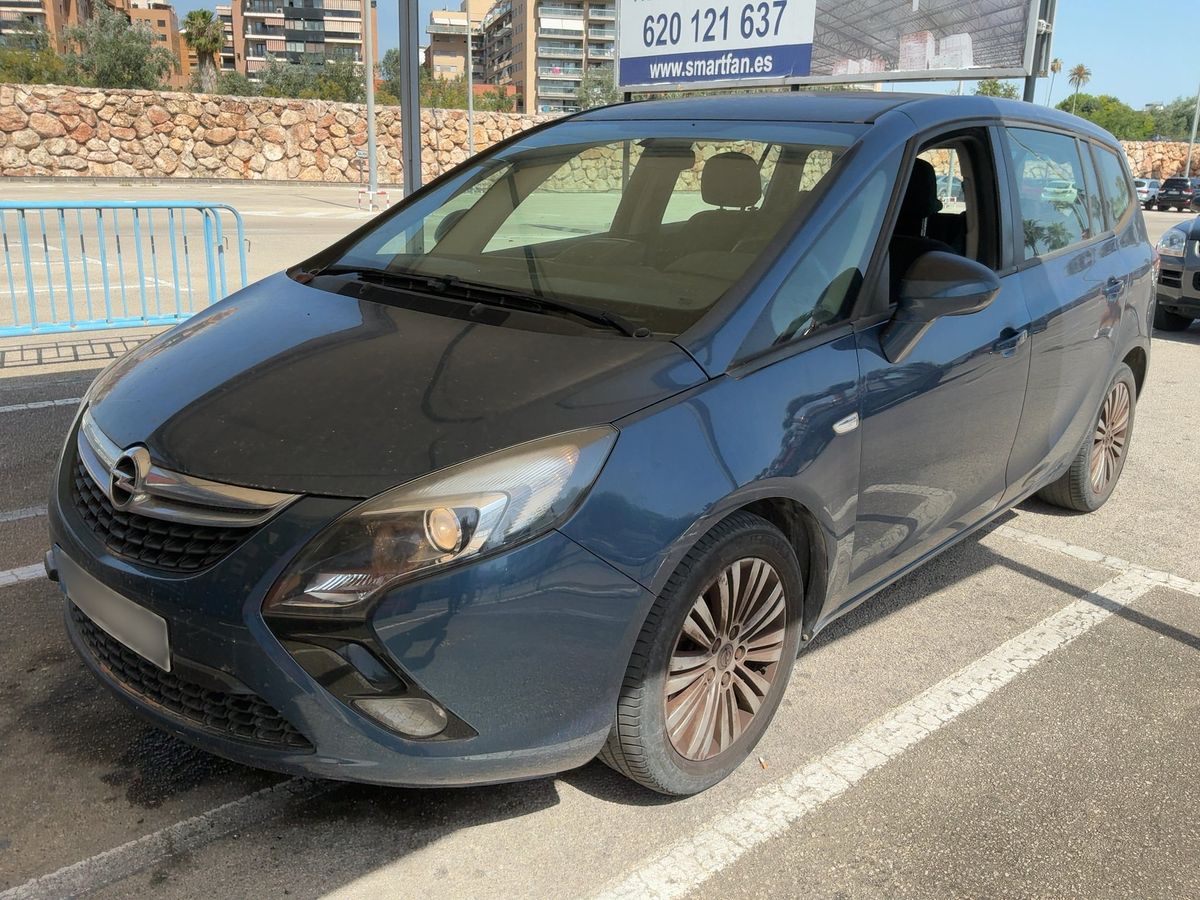 Opel Zafira 2016 — photo 1