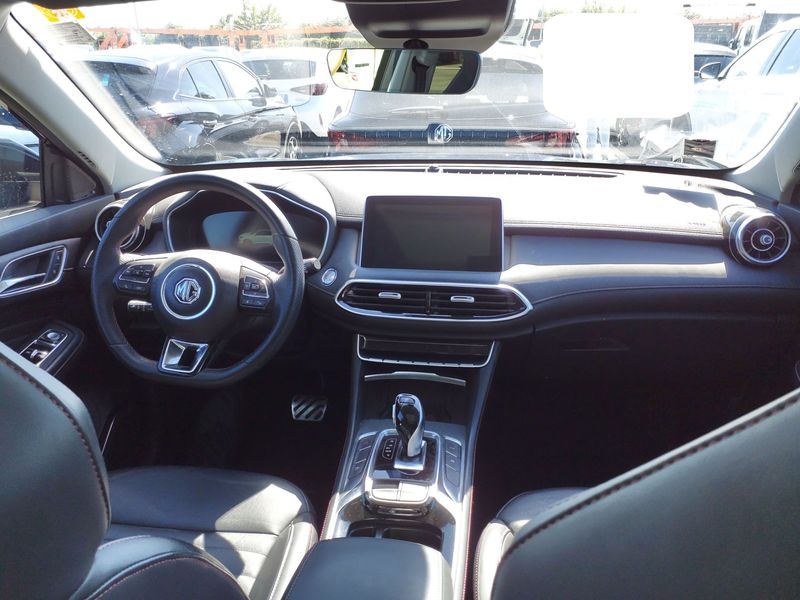 MG HS 1.5 Luxury — zdjęcie 11