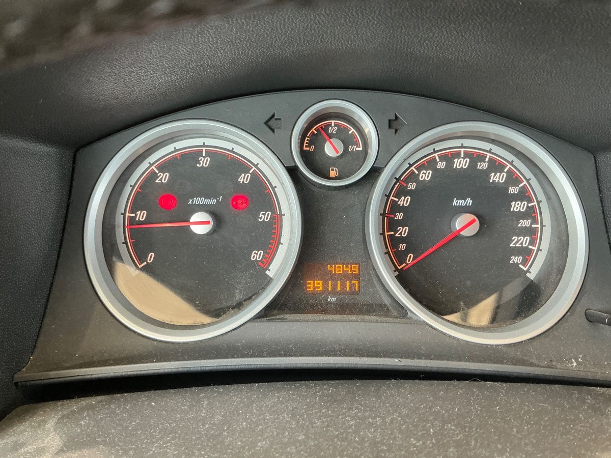 Opel Astra 2010 — photo 5