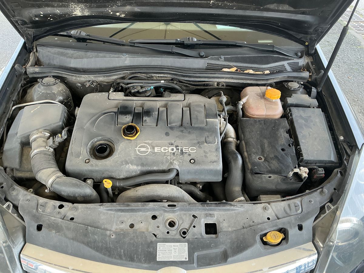 Opel Astra 2010 — photo 19