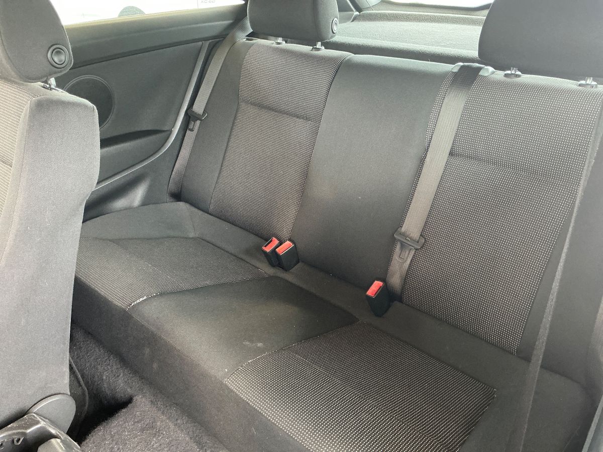 Opel Astra 2010 — photo 23