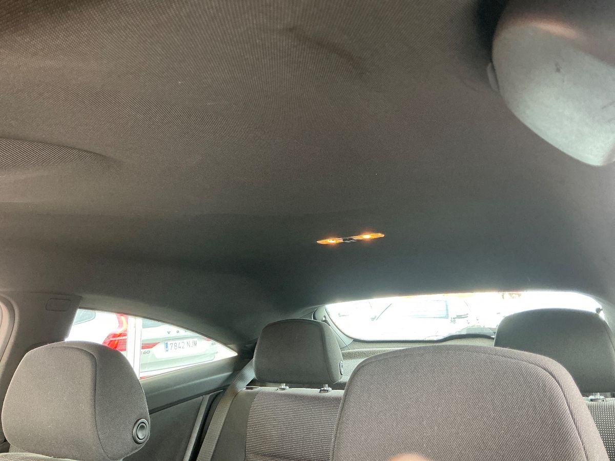 Opel Astra 2010 — photo 16