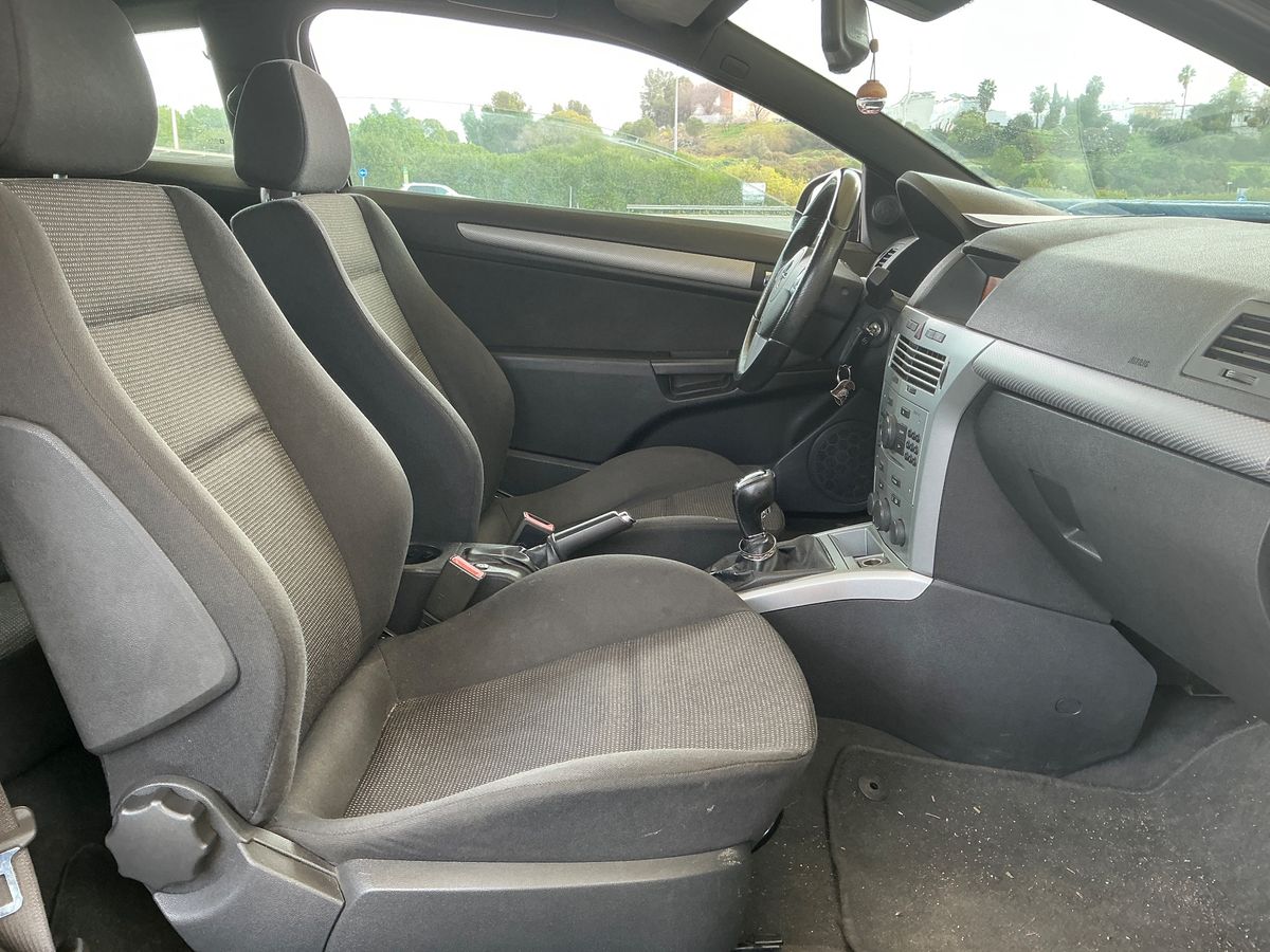 Opel Astra 2010 — photo 4