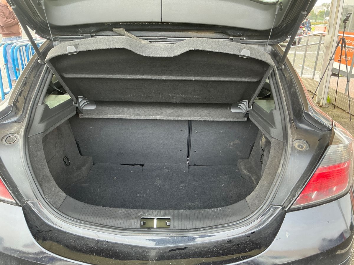 Opel Astra 2010 — photo 15