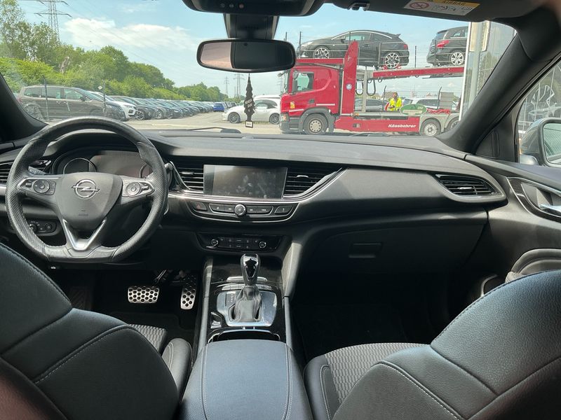 Opel Insignia Sports Tourer 2.0 CDTI Dynamic — zdjęcie 12