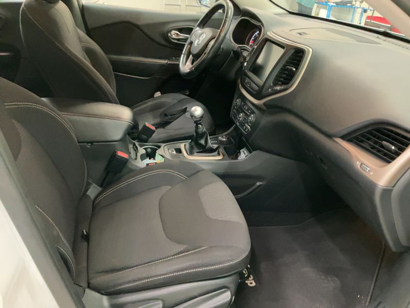 Jeep Cherokee 2.0 M-Jet Longitude 4WD — zdjęcie 11