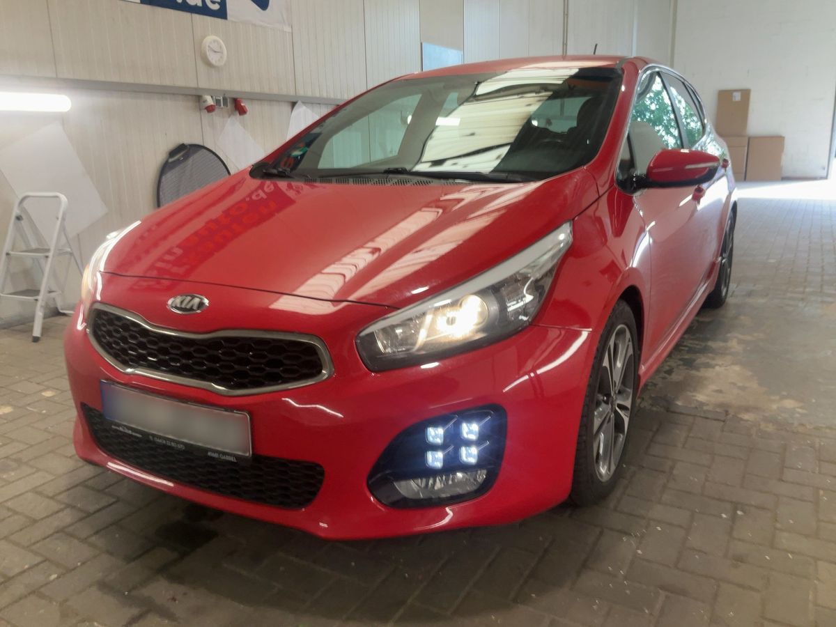Kia cee'd 2015 — photo 1