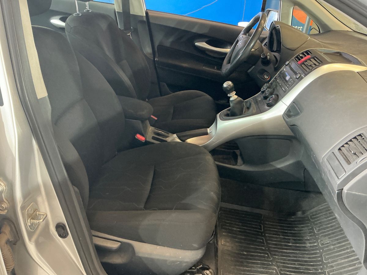 Toyota Auris 2012 — photo 4