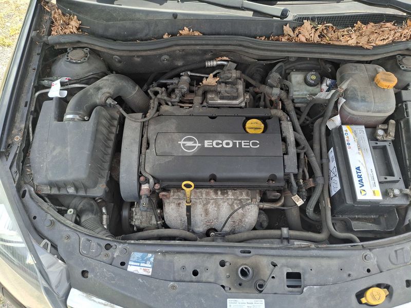 Opel Astra GTC 1.6 Selection "110 Jahre" — zdjęcie 8