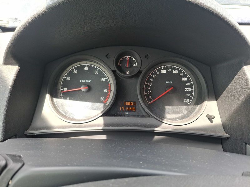 Opel Astra GTC 1.6 Selection "110 Jahre" — zdjęcie 12