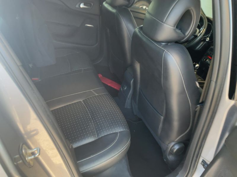 DS Automobiles DS4 1.6 Blue-HDi SportChic — zdjęcie 14