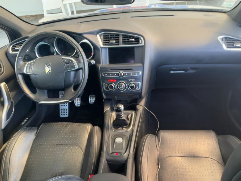 DS Automobiles DS4 1.6 Blue-HDi SportChic — zdjęcie 12