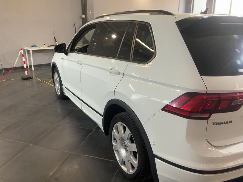 Volkswagen Tiguan 1.6 TDI Sport BlueMotion Tech — zdjęcie 3