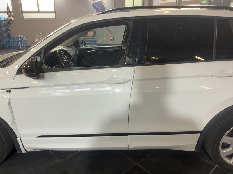 Volkswagen Tiguan 1.6 TDI Sport BlueMotion Tech — zdjęcie 4