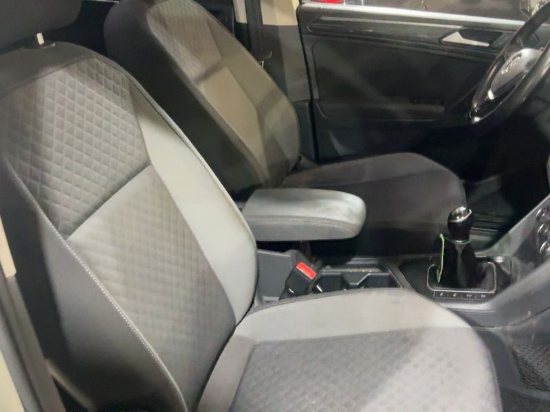 Volkswagen Tiguan 1.6 TDI Sport BlueMotion Tech — zdjęcie 11