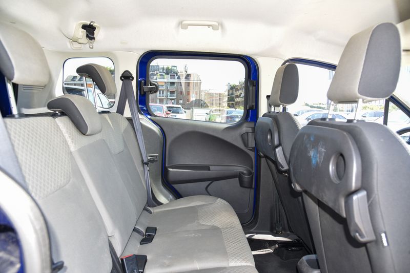Ford Tourneo 1.5 TDCi Titanium — zdjęcie 13