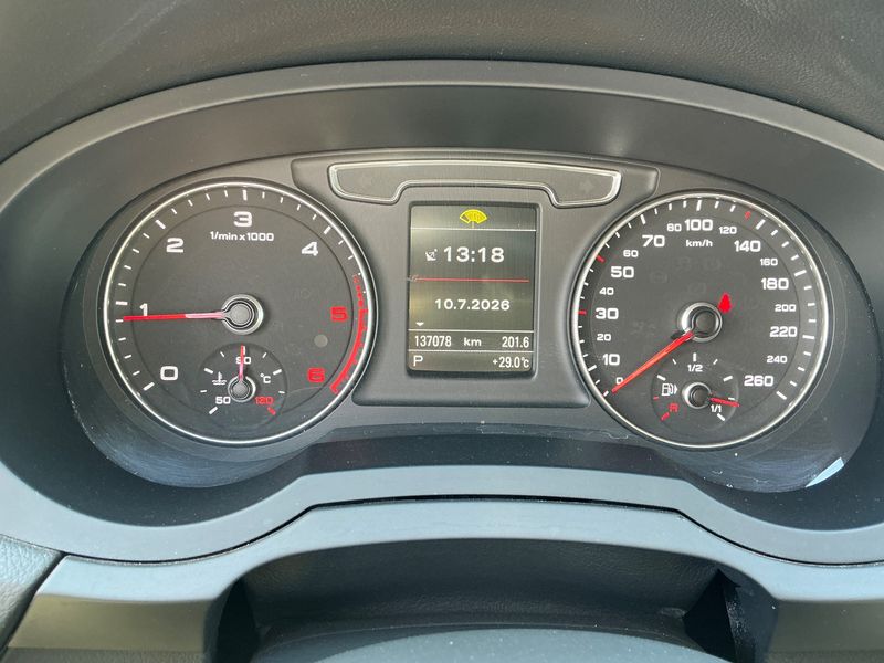 Audi Q3 2.0 TDI — zdjęcie 13