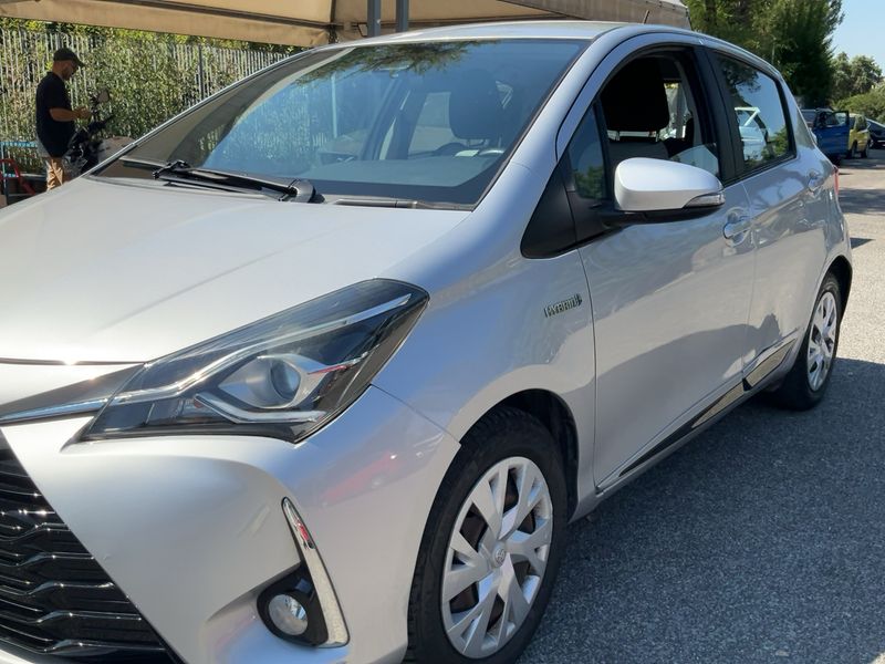 Toyota Yaris 1.5 Hybrid Active 2019 – снимка 2