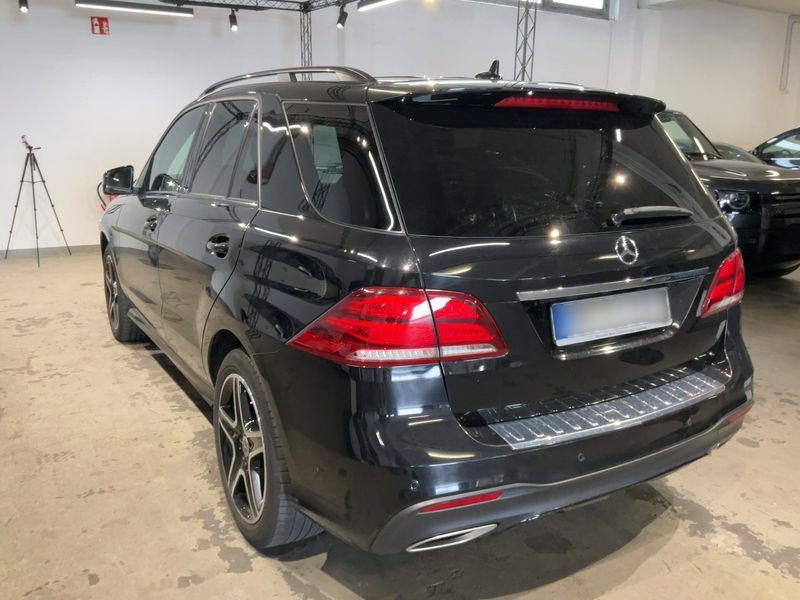 Mercedes-Benz GLE-Klasse GLE 400 4Matic AMG Line — zdjęcie 3