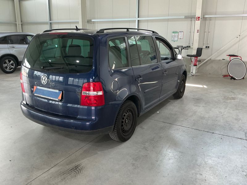 Volkswagen Touran 1.6 Trendline 2005 – снимка 2