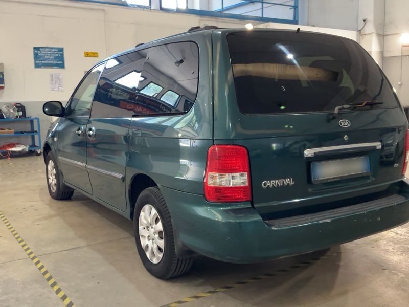 Kia Carnival 2.9 CRDi LX — zdjęcie 3