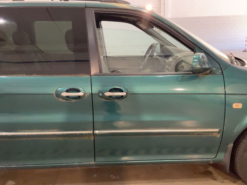 Kia Carnival 2.9 CRDi LX — zdjęcie 7