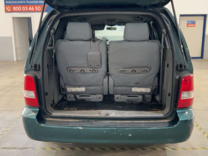 Kia Carnival 2.9 CRDi LX — zdjęcie 10