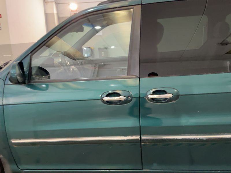 Kia Carnival 2.9 CRDi LX — zdjęcie 4