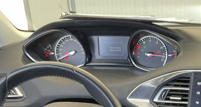 Peugeot 308 1.6 THP Allure — zdjęcie 13