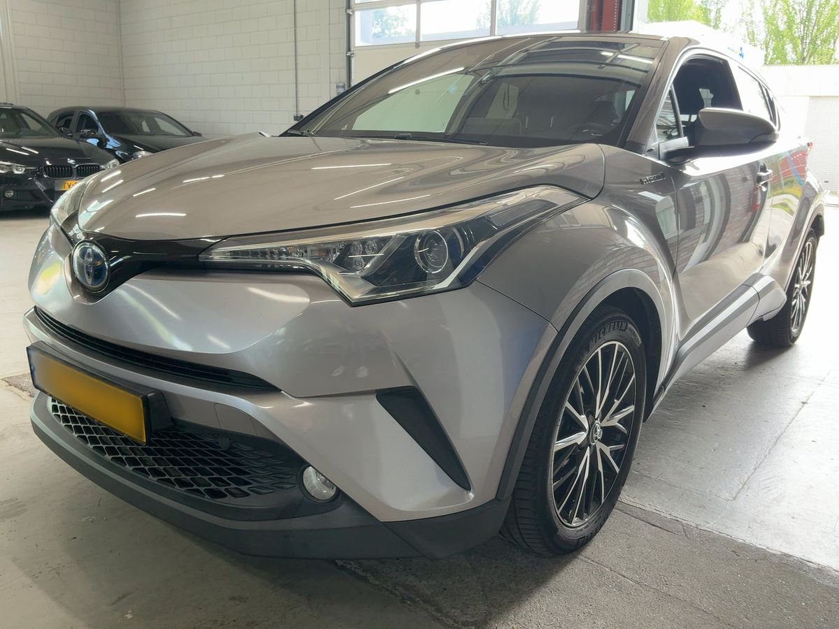Toyota C-HR 2018 — photo 1