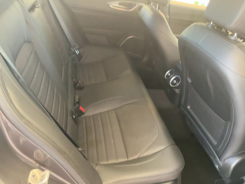 Alfa Romeo Giulia 2.2 JTDM Sprint — zdjęcie 14