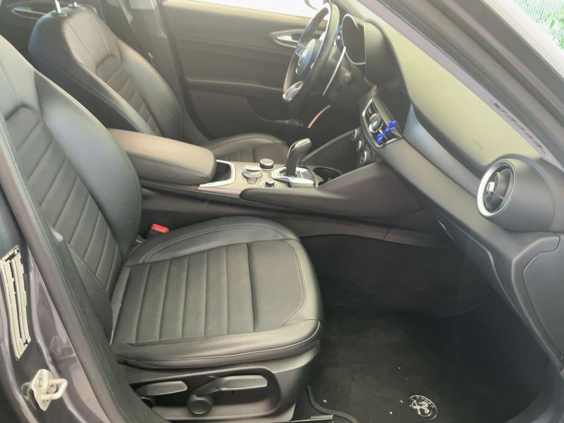 Alfa Romeo Giulia 2.2 JTDM Sprint — zdjęcie 11