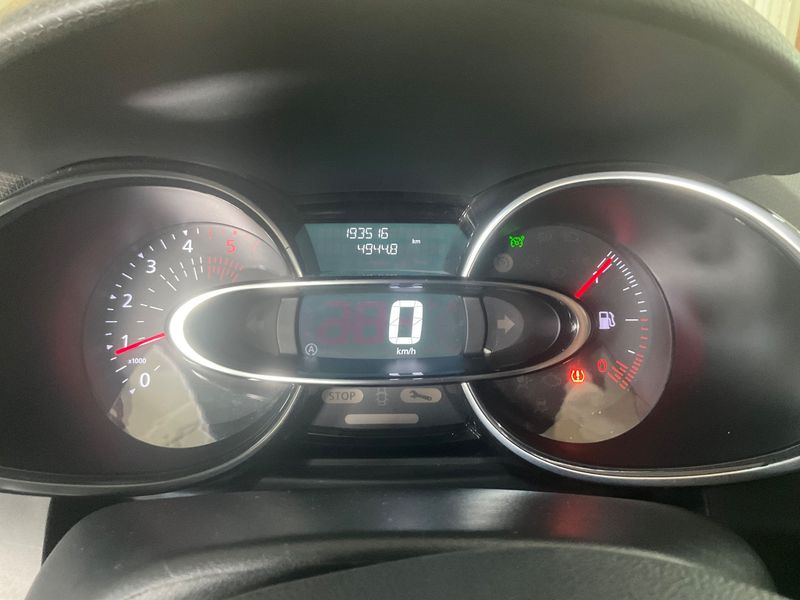 Renault Clio 1.5 dCi Energy Intens — zdjęcie 13