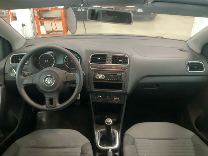 Volkswagen Polo 1.2 Comfortline — zdjęcie 12
