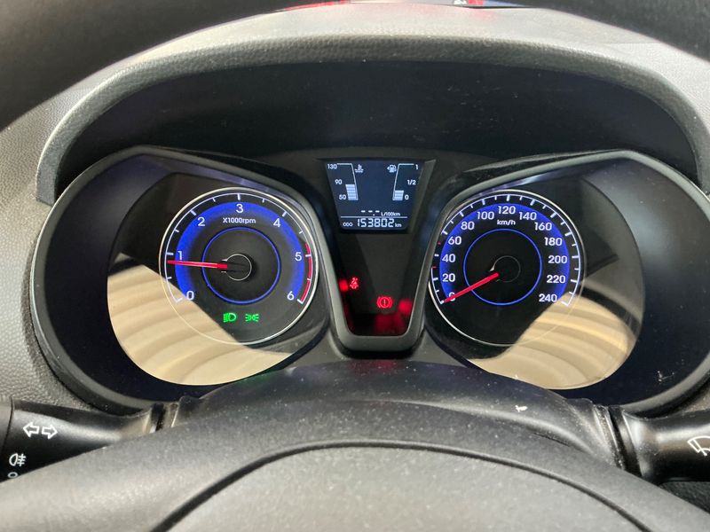Hyundai ix20 1.4 CRDi Classic Blue — zdjęcie 13