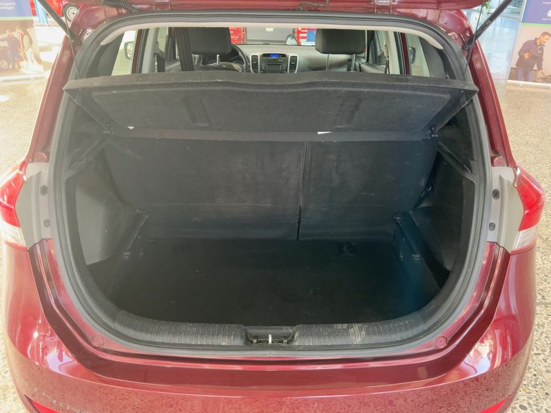Hyundai ix20 1.4 CRDi Classic Blue — zdjęcie 10