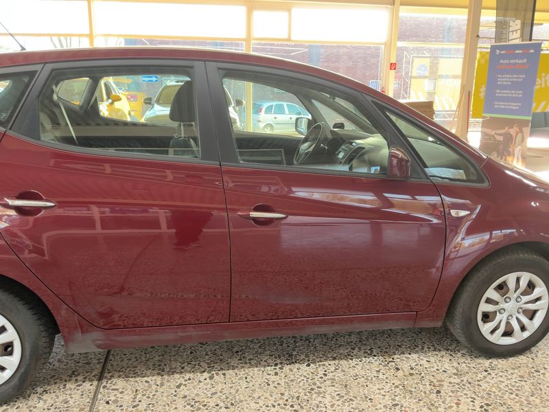 Hyundai ix20 1.4 CRDi Classic Blue — zdjęcie 7