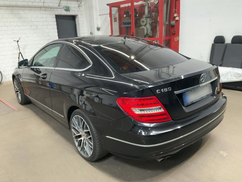 Mercedes-Benz C-Klasse C 180 CGI BlueEfficiency — zdjęcie 3