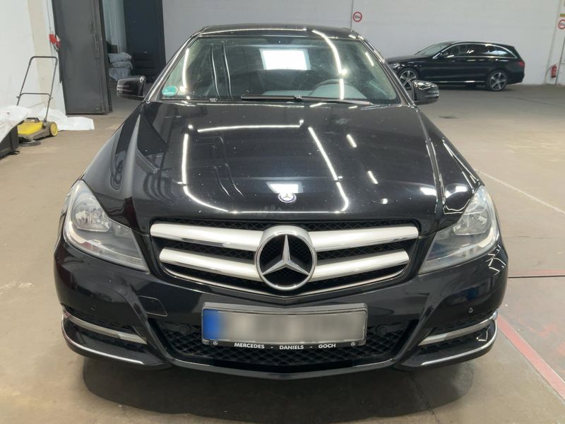 Mercedes-Benz C-Klasse C 180 CGI BlueEfficiency — zdjęcie 9