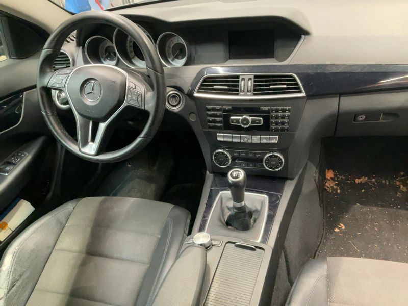 Mercedes-Benz C-Klasse C 180 CGI BlueEfficiency — zdjęcie 12