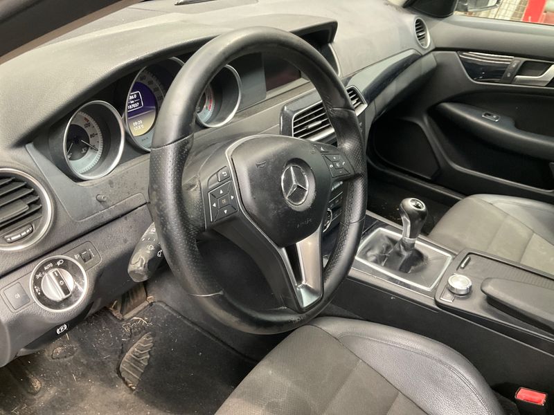 Mercedes-Benz C-Klasse C 180 CGI BlueEfficiency 2012 – снимка 25