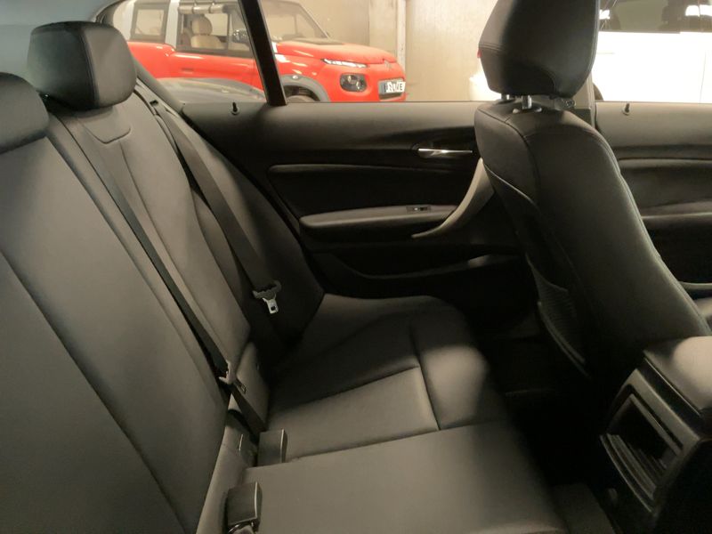 BMW 1er 118d xDrive Advantage 2016 – снимка 19