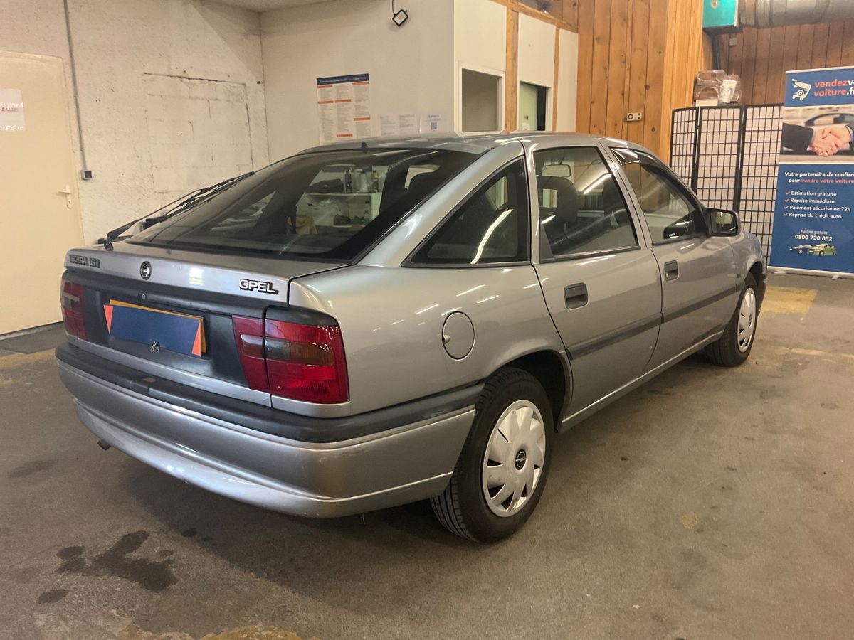 Opel Vectra 1.6 Basis